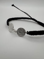 Pulsera artesanal con medallas de San Judas Tadeo y San Benito — amuleto de protección y fe hecho a mano por Aquelarre Soul