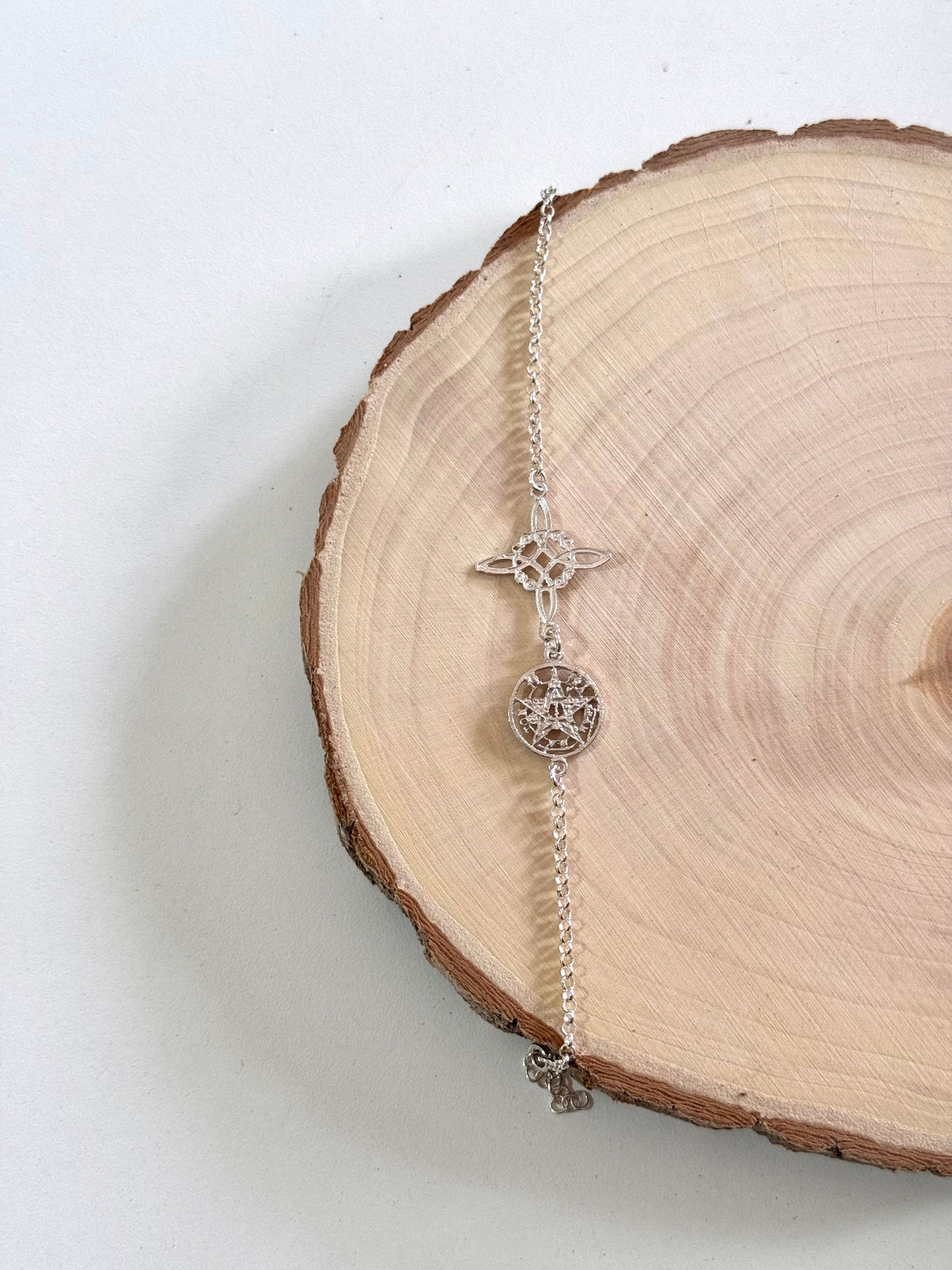 pulsera amuleto doble protección nudo de bruja y tetragramaton